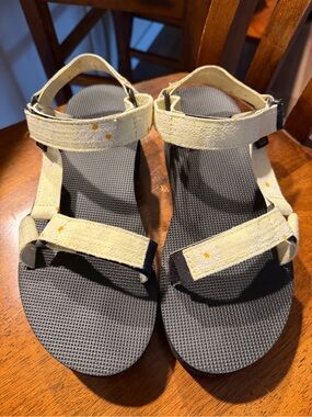 Women's Teva Light Yellow Flower Strap Platform Sandals